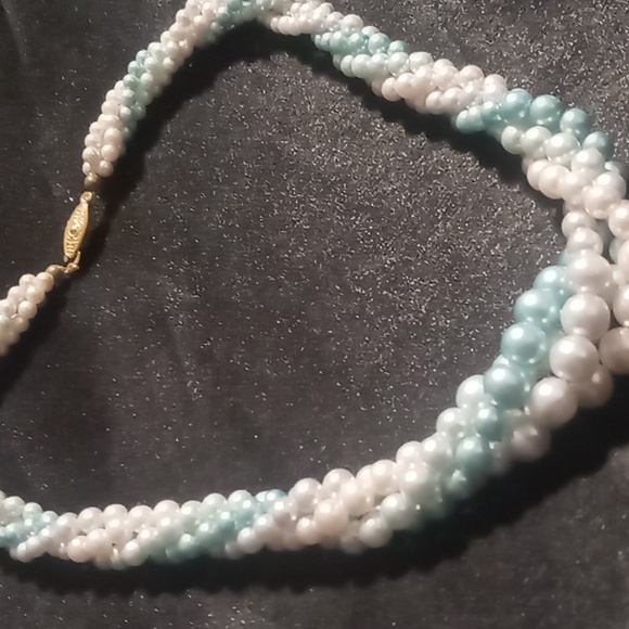 Vintage Layered & twisted blue & White faux pearl collar necklace 16 in long - Picture 2 of 4